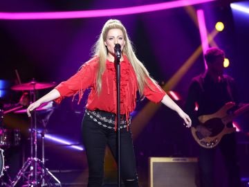 María Villalón canta la historia de amor de Shakira en 'Me enamoré'