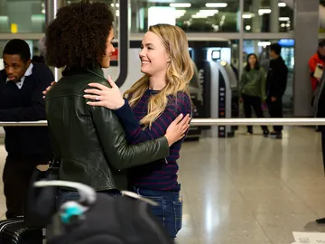 La escena más romántica protagonizada por Nathalie Emmanuel y Rebecca Rittenhouse La escena más romántica protagonizada por Nathalie Emmanuel y Rebecca Rittenhouse