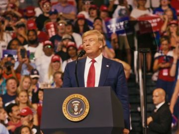 "Es el presidente más peligroso en la historia de los Estados Unidos", 'Mr. Trump, disculpe las molestias', un especial de Jordi Évole muy pronto, en exclusiva, en ATRESplayer PREMIUM "Es el presidente más peligroso en la historia de los Estados Unidos", 'Mr. Trump, disculpe las molestias', un especial de Jordi Évole muy pronto, en exclusiva, en ATRESplayer PREMIUM