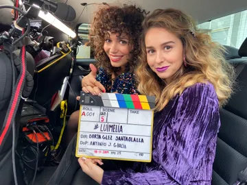 Paula Usero y Carol Rovira durante el rodaje de '#Luimelia'  Paula Usero y Carol Rovira durante el rodaje de '#Luimelia'