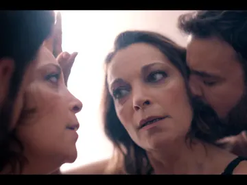 ¿Puedes mirarte al espejo sabiendo que engañas a toda tu familia? ¿Puedes mirarte al espejo sabiendo que engañas a toda tu familia?