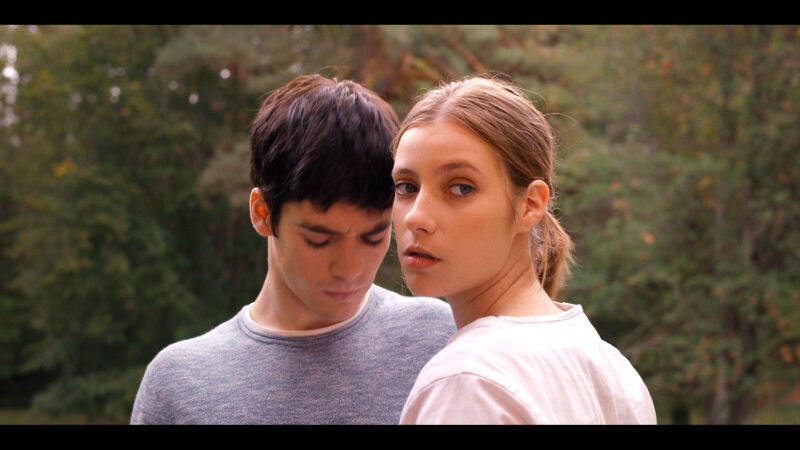 Mía propone un arriesgado plan a Nico