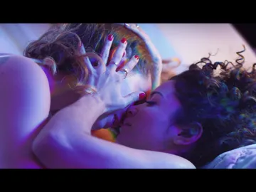 Luisita y Amelia se dejan llevar por el deseo Luisita y Amelia se dejan llevar por el deseo