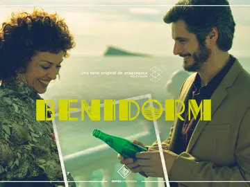 Cartel oficial de 'Benidorm', protagonizada por Antonio Pagudo y María Almudéver Cartel oficial de 'Benidorm', protagonizada por Antonio Pagudo y María Almudéver