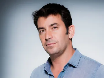 ATRESplayer PREMIUM prepara la serie ‘Dos años y un día’, una comedia protagonizada por Arturo Valls ATRESplayer PREMIUM prepara la serie ‘Dos años y un día’, una comedia protagonizada por Arturo Valls