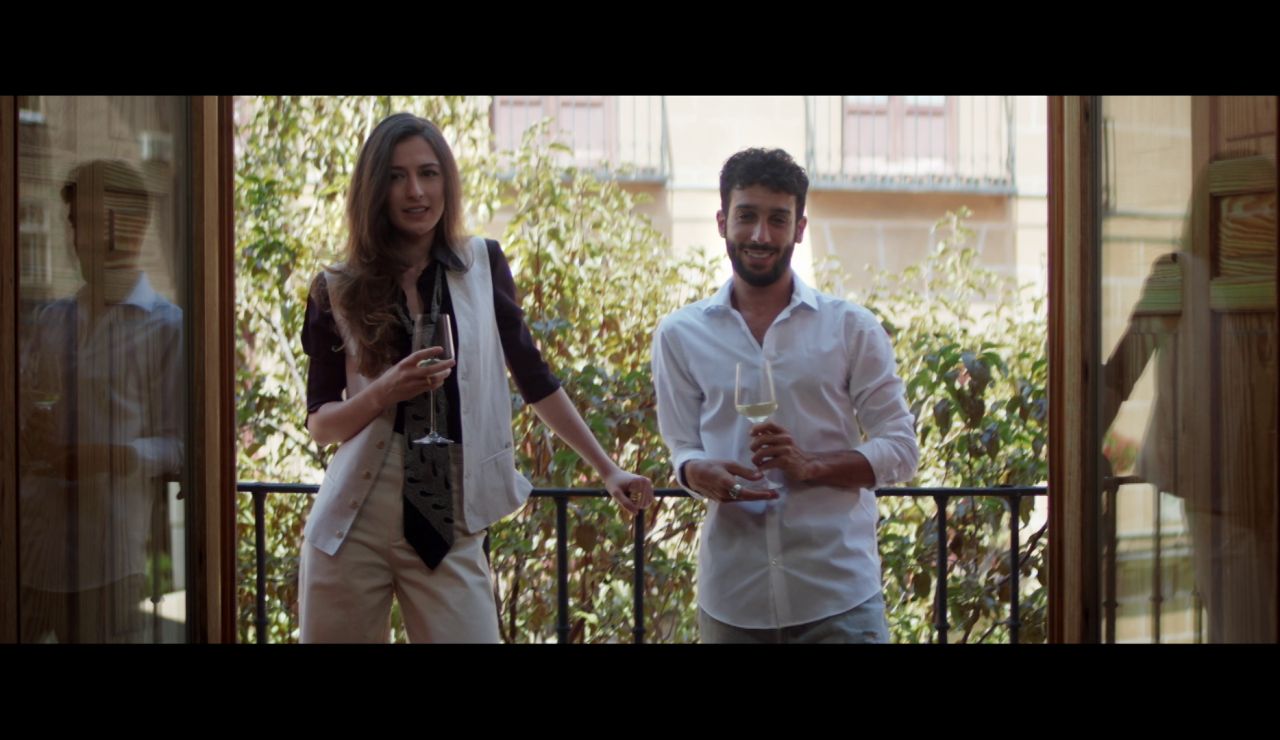 Ignacio queda con Marina ante la inminente llegada de Pepa, la ex novia de Amelia