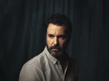 Miquel Fernández es César Valdivieso en 'Alba' Miquel Fernández es César Valdivieso en 'Alba'