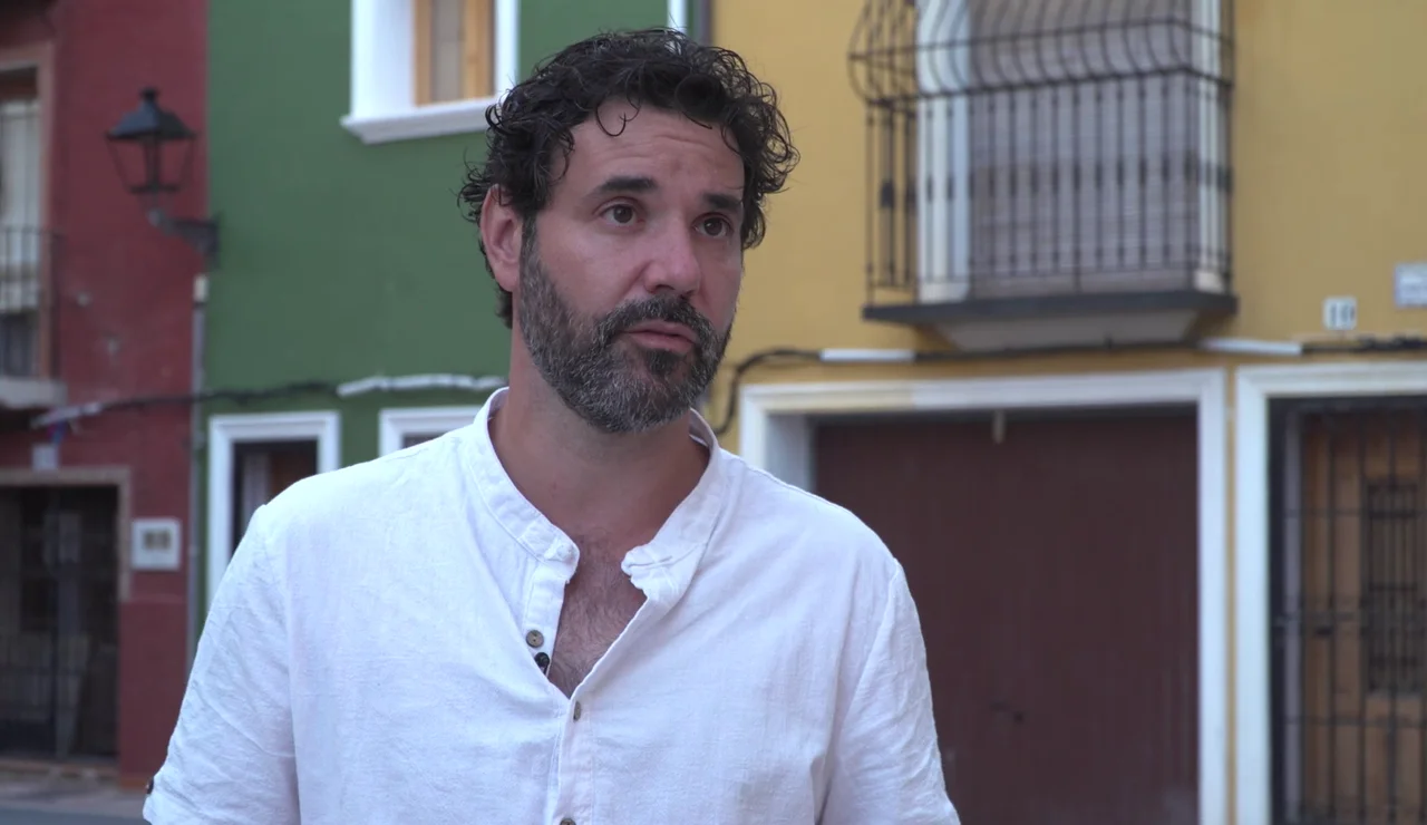 Miquel Fernández, sobre César Valdivieso, su personaje en 'Alba': "Tiene un sentimiento de culpa muy grande"