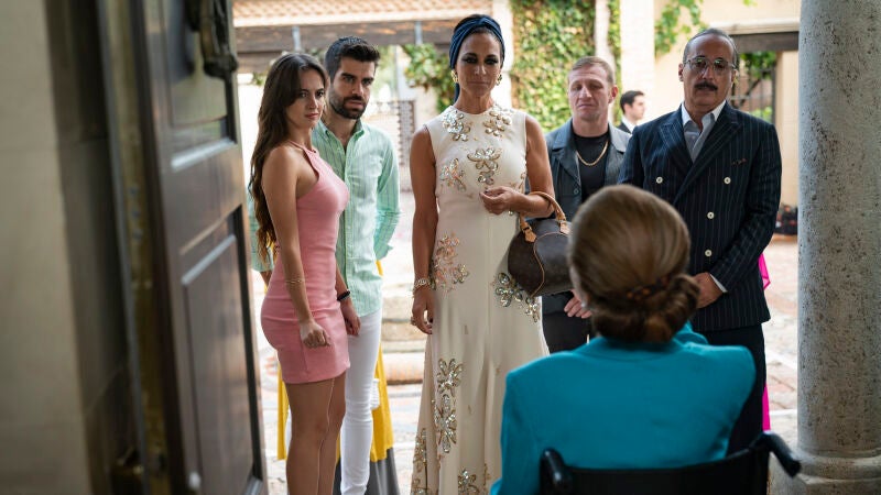 La llegada de Amira pone patas arriba la vida de Esteban, así es el décimo capítulo de 'Deudas' 