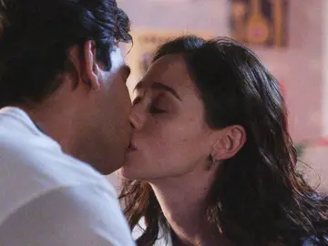 Alba y Tirso se besan mientras Rubén rechaza a Hugo Alba y Tirso se besan mientras Rubén rechaza a Hugo