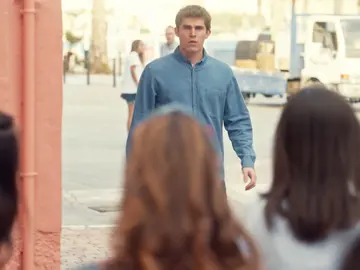 Bruno, increpado en la puerta de la frutería: "¡Cobarde, violador, asqueroso!" Bruno, increpado en la puerta de la frutería: "¡Cobarde, violador, asqueroso!"