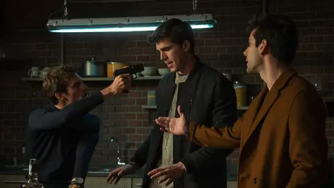 Bruno se gana la confianza de Jacobo y aplaca la agresividad de Rubén: "Sois como hermanos para mí" Capítulo 11 de 'Alba'