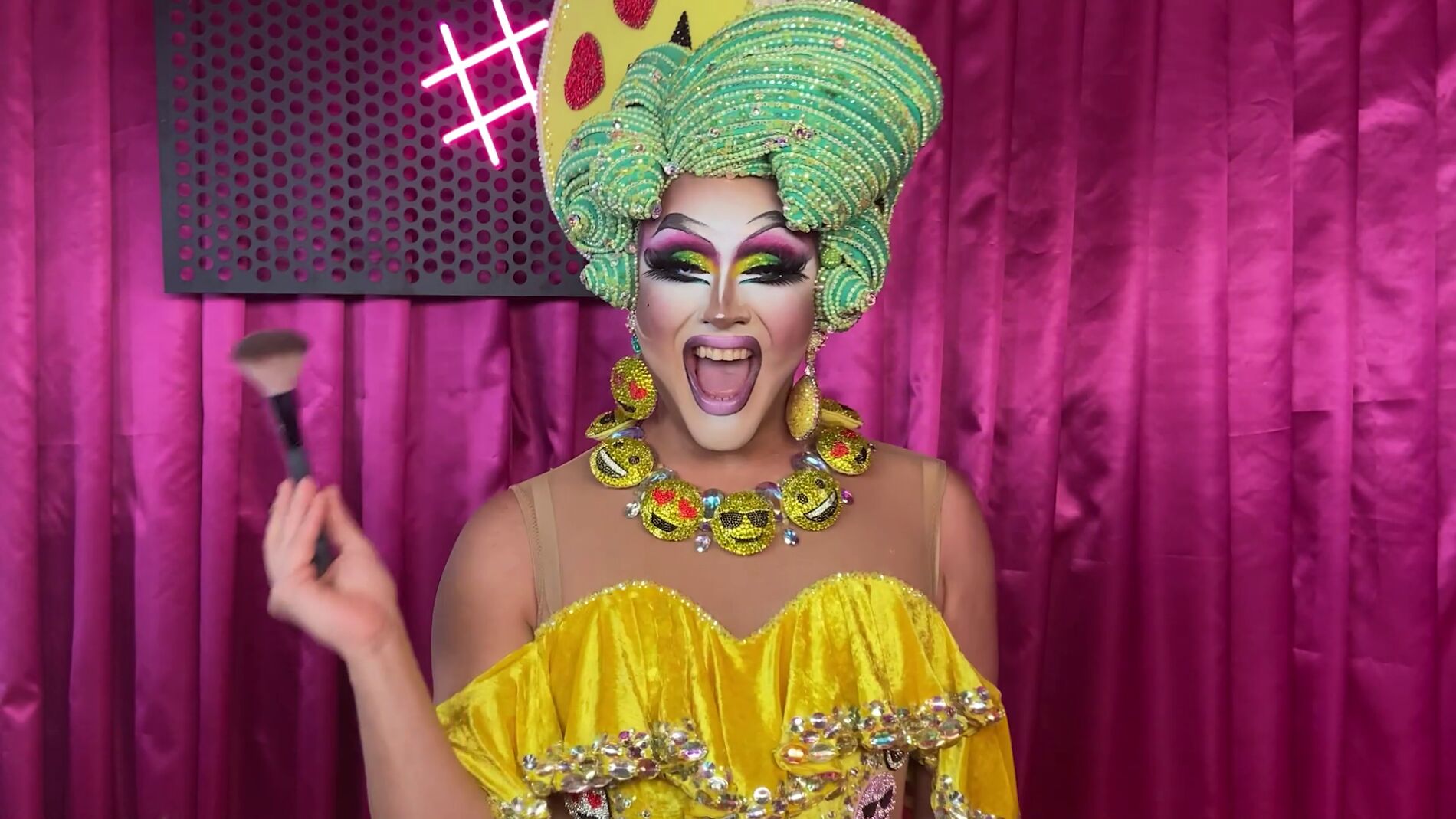 Vídeo tutorial: Drag Vulcano nos detalla su maquillaje paso a paso