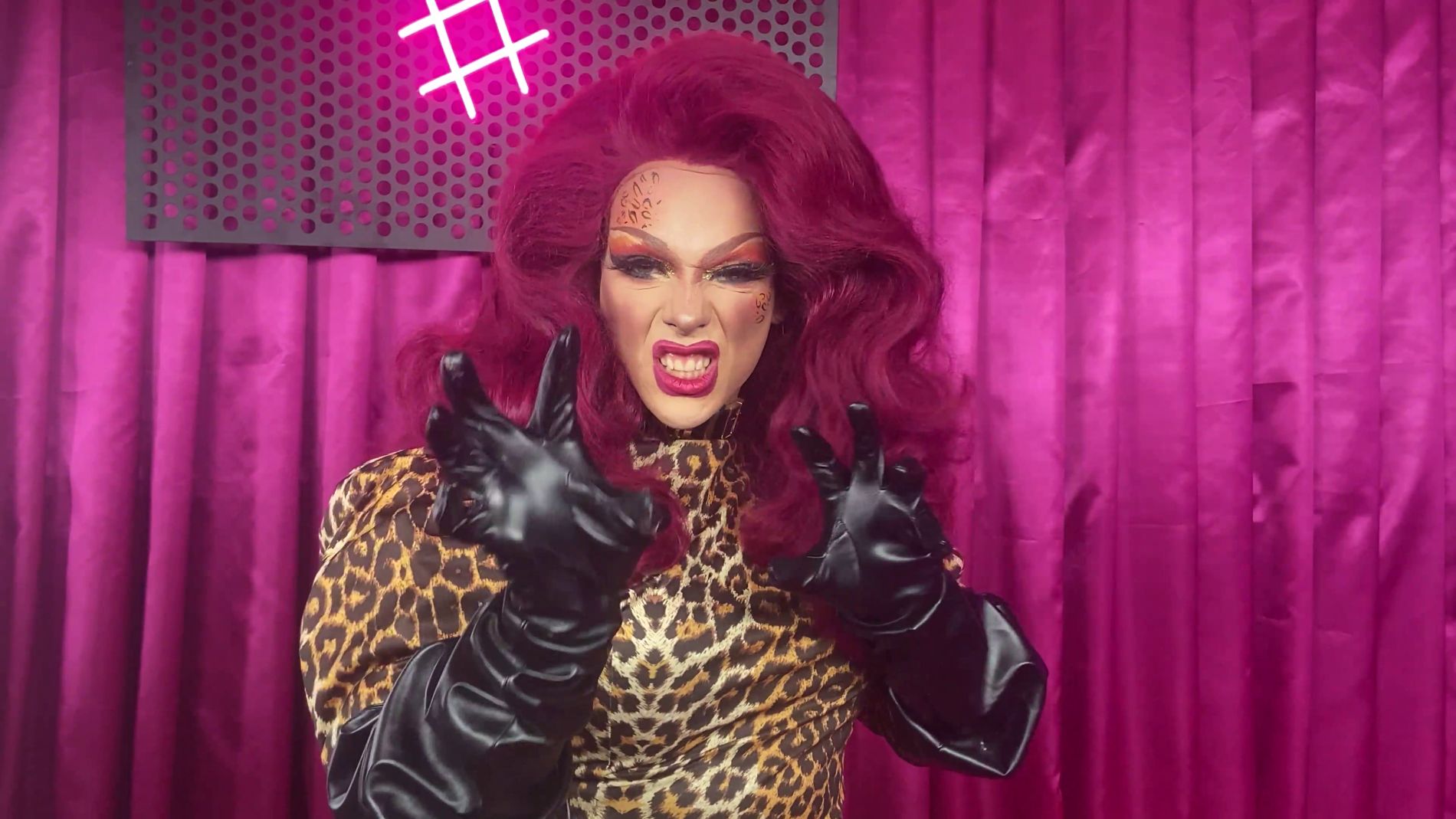 ¿Cómo maquillarnos como lo haría Killer Queen? ¡Disfruta del tutorial de nuestra reina! 