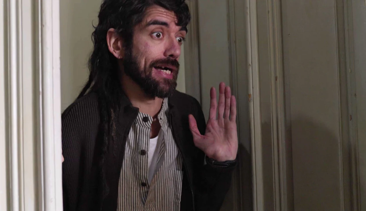 Intentamos entrar en la casa ocupada de Luisa y Amelia, ¿conseguiremos pasar?