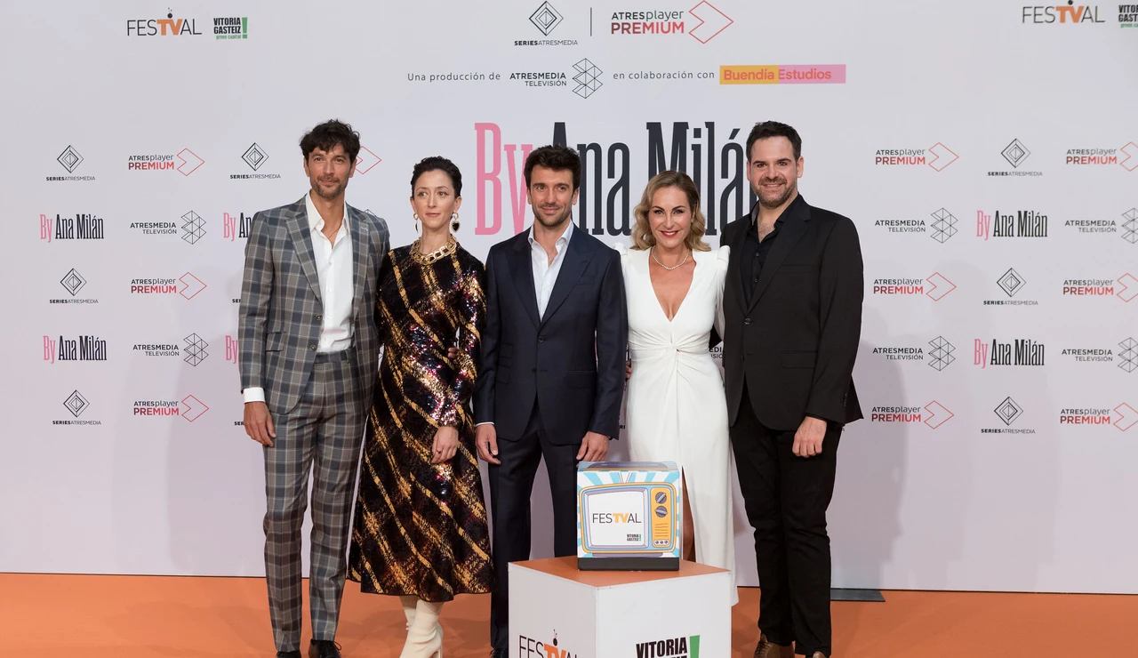 Cristóbal Suárez, Pilar Bergés, Marcelo Converti, Ana Milán y Jorge Usón en el FesTVal de Vitoria
