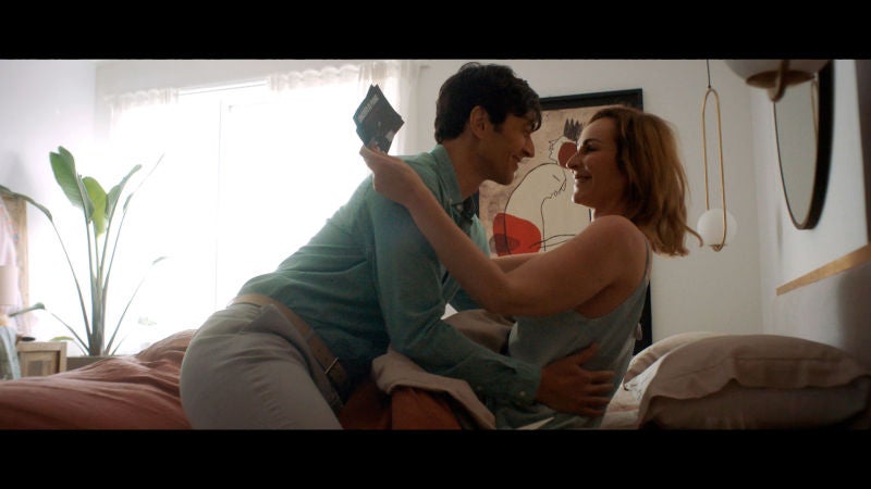 Despertares como los de Ana Milán... ¡sí!: Manu la sorprende con un regalo romántico