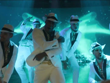 Toy Boy baile Toy Boy baile