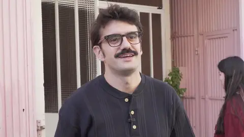 Joan es un director de publicidad  Joan es un director de publicidad