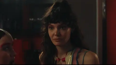 María. María.