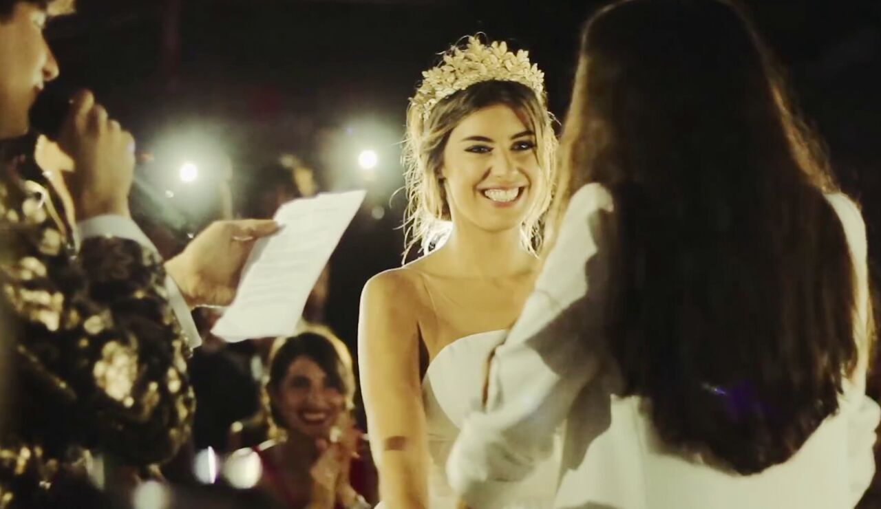 El momento más bonito de la boda de Dulceida con Alba: “Se veían como un montón de estrellas iluminándolas”