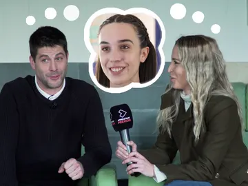 La broma de Luis Fernández a Maggie García: “Me concentro haciendo reír” La broma de Luis Fernández a Maggie García: “Me concentro haciendo reír”