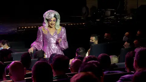 Supremme de Luxe, emocionada ante una pareja del público: “¡Se conocieron en el Orgullo!” En exclusiva y sin publicidad