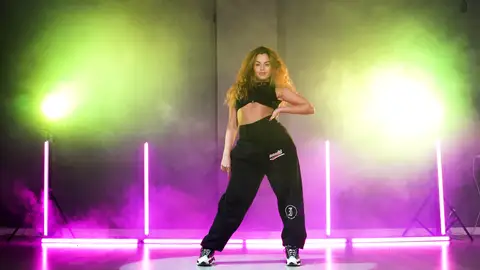 Júlia Pericas baila la coreografía del #UPANextCHALLENGE UNO #UPANextCHALLENGE