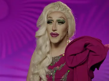 Nuestras 12 concursantes se enfrentan a un divertido cuestionario. Nuestras 12 concursantes se enfrentan a un divertido cuestionario.