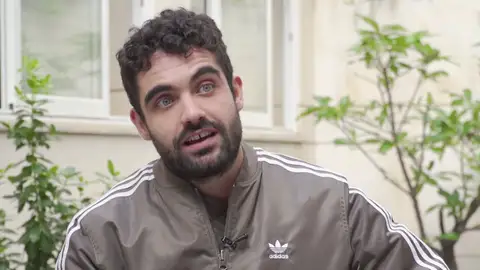 Xoán Fornéas detalla cómo es Fabio, su personaje en 'Heridas' Xoán Fornéas detalla cómo es Fabio, su personaje en 'Heridas'