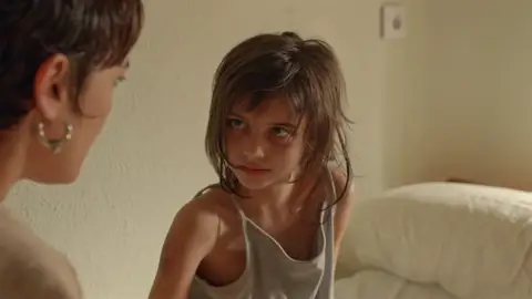 Alba cambia de estilo y reniega de su pasado: “Yo no soy Alba, ella está en el cielo”  Alba cambia de estilo y reniega de su pasado: “Yo no soy Alba, ella está en el cielo”