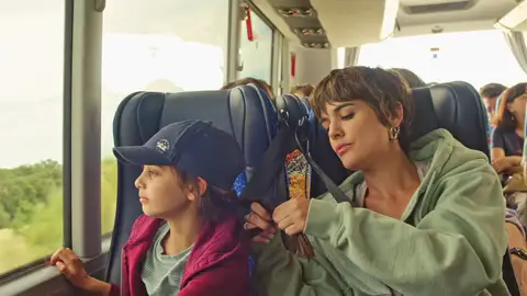 Las emotivas palabras de Alba a Manuela en el autobús: “Te quiero a ti” Las emotivas palabras de Alba a Manuela en el autobús: “Te quiero a ti”