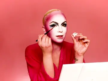 Juriji Der Klee mejora su primer look de 'Drag Race España' Juriji Der Klee mejora su primer look de 'Drag Race España'