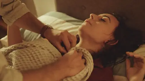 El confuso recuerdo que atormenta a Manuela: ¿Qué pasó con su padre? El confuso recuerdo que atormenta a Manuela: ¿Qué pasó con su padre?