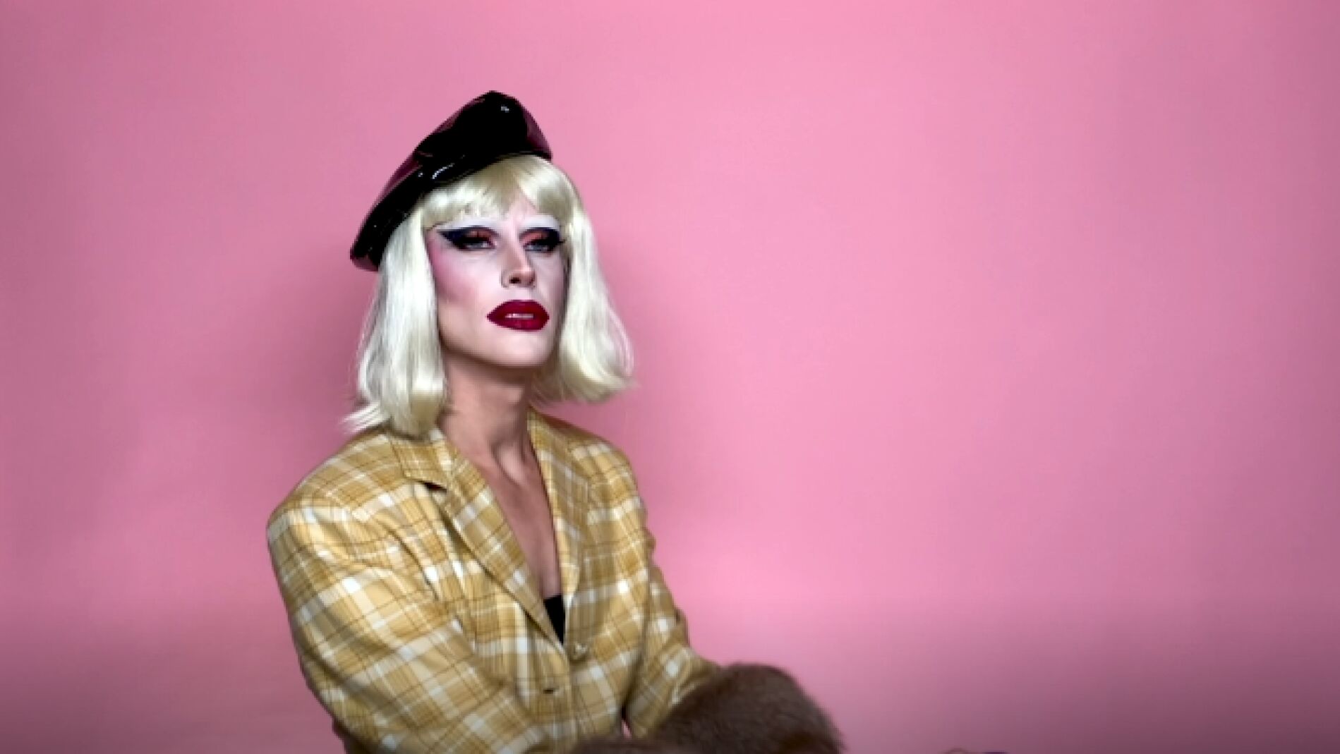  La finalista de la segunda temporada de 'Drag Race España' se enfrenta a su entrevista más personal. 