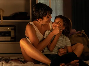 Adriana y Cosette en rodaje son tan inseparables como Manuela y Paloma en ‘Heridas’ Adriana y Cosette en rodaje son tan inseparables como Manuela y Paloma en ‘Heridas’