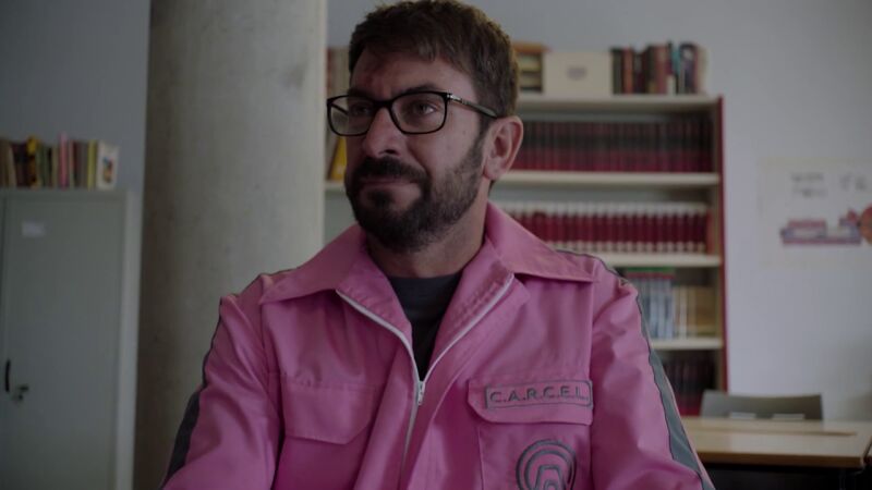 Carlos Ferrer accede a improvisar una edición carcelaria de su programa para no perder lo último que le queda