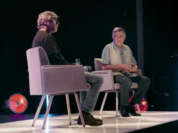 ¿De bares o de gigas? Wyoming y David Trueba exponen a los jóvenes en ‘Usted está aquí’ ¿De bares o de gigas? Wyoming y David Trueba exponen a los jóvenes en ‘Usted está aquí’