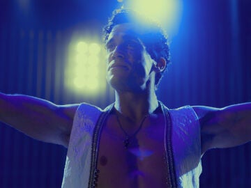 Jaime Lorente como Ángel Cristo en 'Cristo y Rey'