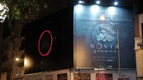 Atresplayer instala una lona de 'La novia gitana' en la emblemática plaza madrileña de Cascorro Atresplayer instala una lona de 'La novia gitana' en la emblemática plaza madrileña de Cascorro