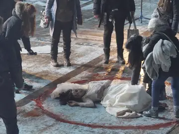 ¿Cómo se grabó la escena del descubrimiento del cadáver de ‘La novia gitana’? ¡Nos colamos en el rodaje! ¿Cómo se grabó la escena del descubrimiento del cadáver de ‘La novia gitana’? ¡Nos colamos en el rodaje!