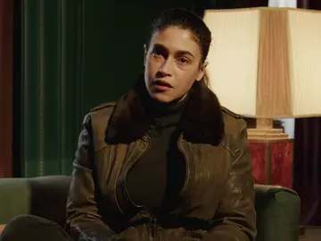 Así creó Nerea Barros a Elena Blanco: de cantar en el karaoke a utilizar una pistola Así creó Nerea Barros a Elena Blanco: de cantar en el karaoke a utilizar una pistola