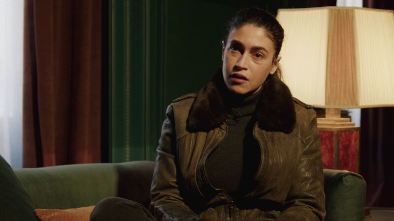 Así creó Nerea Barros a Elena Blanco: de cantar en el karaoke a utilizar una pistola