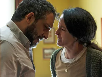 Sonia, rota tras la confesión de Moisés: “¿Qué más le hiciste a mi hija?” Sonia, rota tras la confesión de Moisés: “¿Qué más le hiciste a mi hija?”