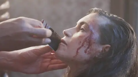Nos adentramos en el rodaje del último capítulo de ‘La novia gitana’ con Nerea Barros Nos adentramos en el rodaje del último capítulo de ‘La novia gitana’ con Nerea Barros