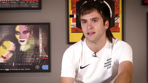 Ricardo Gómez: "Sento es el pegamento de su grupo de amigos, por necesidad, porque es lo único que tiene" Ricardo Gómez: "Sento es el pegamento de su grupo de amigos, por necesidad, porque es lo único que tiene"