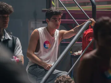 Quique González es Omar en 'UPA Next' Quique González es Omar en 'UPA Next'