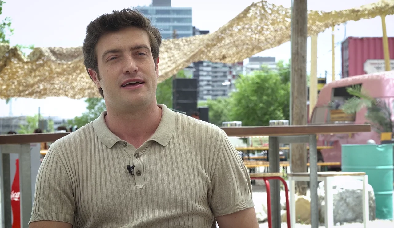 Raúl Mérida: “Todo el mundo retrocedería en el tiempo como Leo para arreglar alguna cosilla de la que se arrepiente”