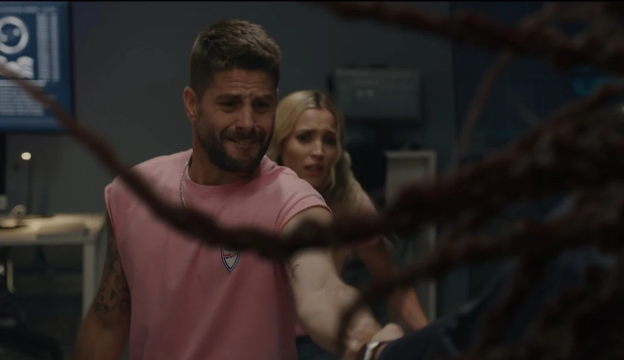 Minerva acaba con la vida de Leo y Estefan ante la impotencia de Sandra y Culebra