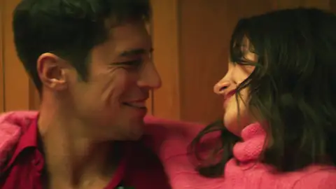 El primer encuentro de Nacho y Sara: “Yo sí que tengo superpoderes, levanto cosas sin tocarlas”  El primer encuentro de Nacho y Sara: “Yo sí que tengo superpoderes, levanto cosas sin tocarlas”